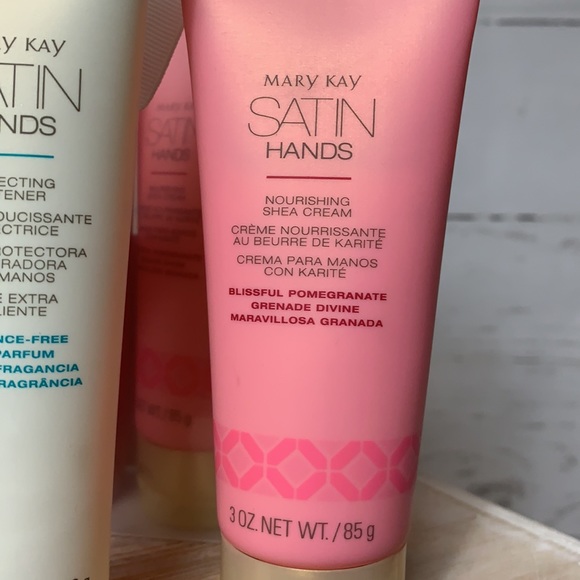 Limited-Edition† Citrus Rose Satin Hands® Pampering set - Picture 5 of 6